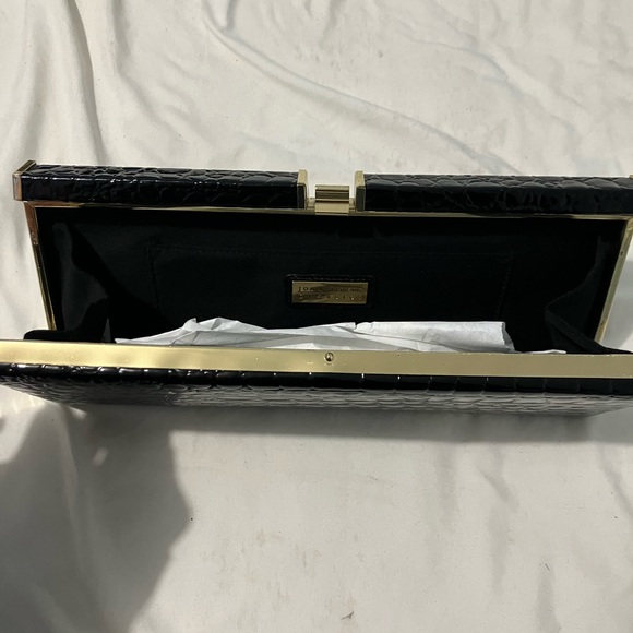 🆕 Joan Rivers Classics Collection Black Patent Leather & Gold colored Clutch - Picture 4 of 7